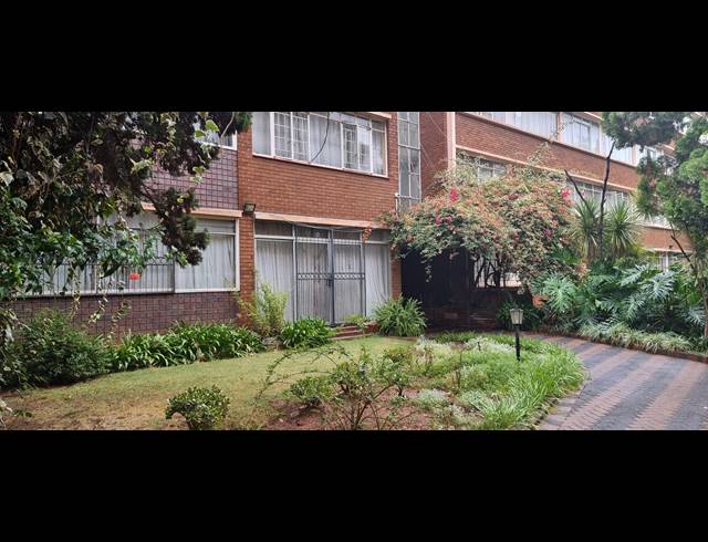 3 BEDROOM FLAT RENTED IN SUNNYSIDE